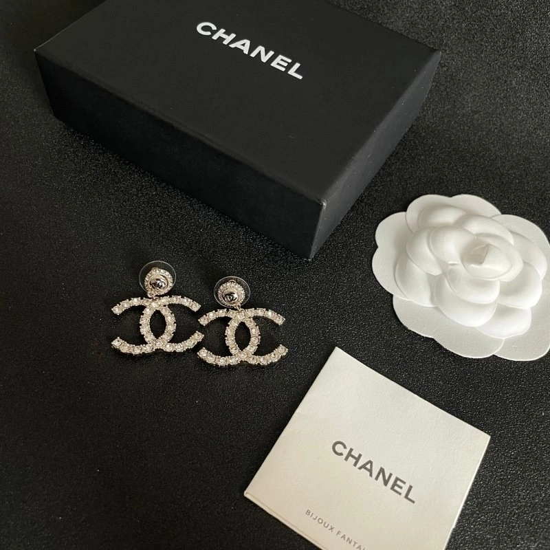 Chanel Earrings Sleek 220048