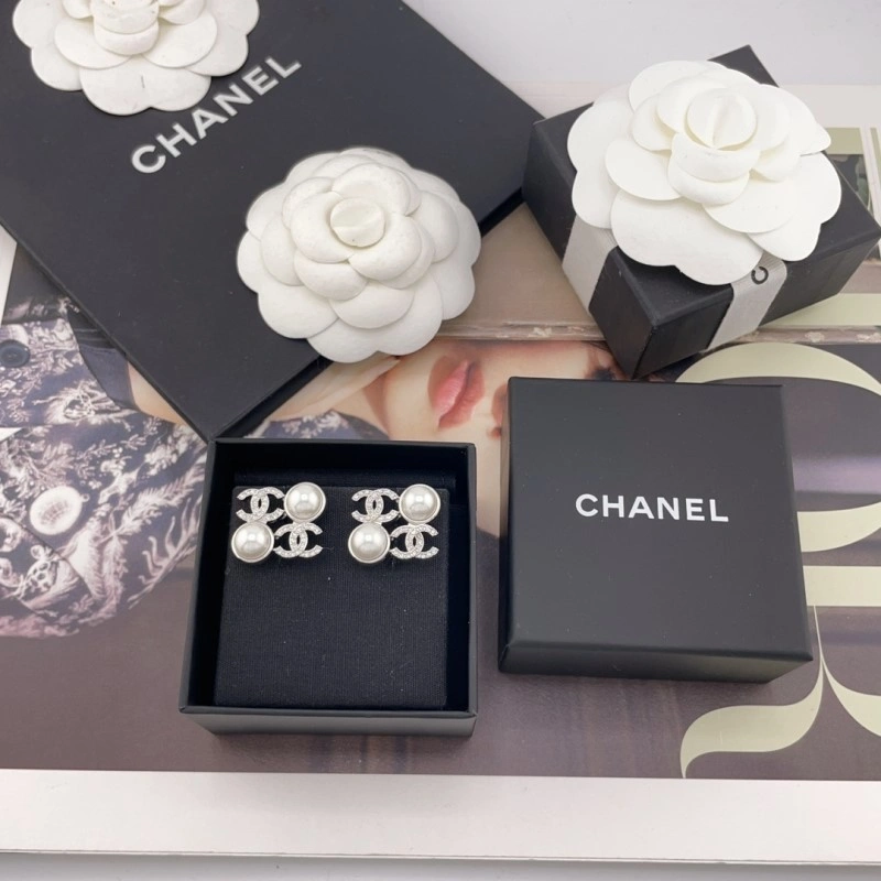 Chanel Earrings Cozy 219975