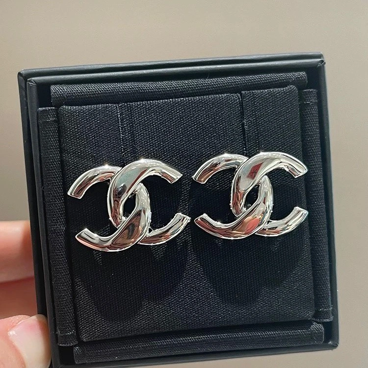 TechFriendly Chanel Earrings 220026