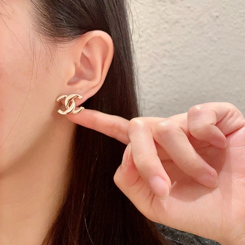 Snug Chanel Earrings 219943