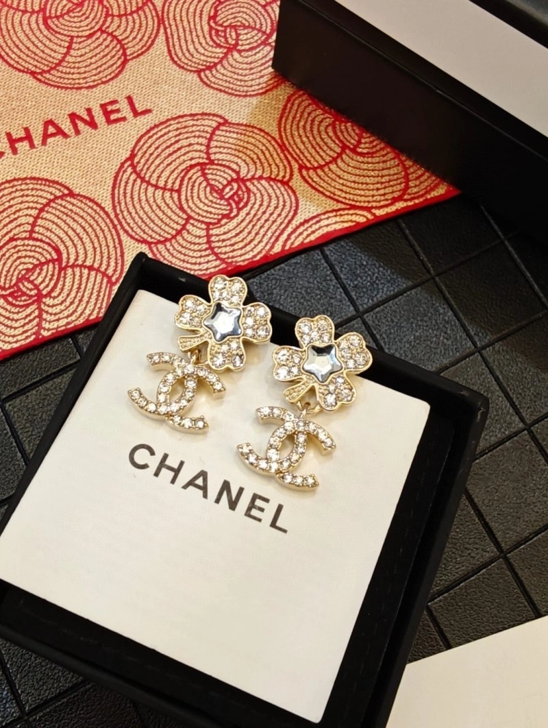 Chanel Earrings Versatile 219917