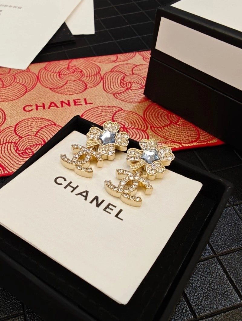 Chanel Earrings Versatile 219917