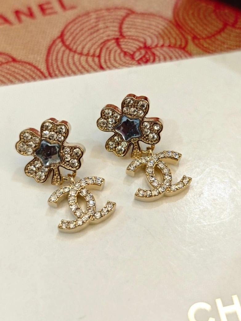 Chanel Earrings Versatile 219917
