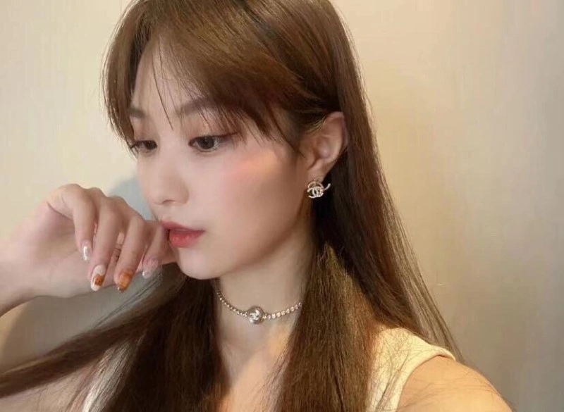 Chanel Earrings Elegant 219888