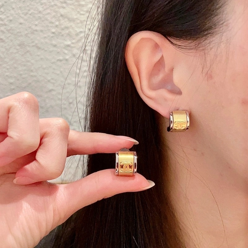 Chanel Earrings Sleek 219880