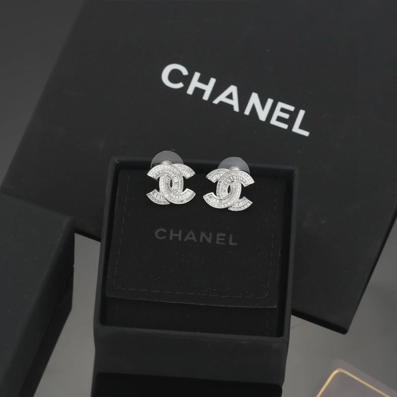 Sophisticated Chanel Earrings 219896