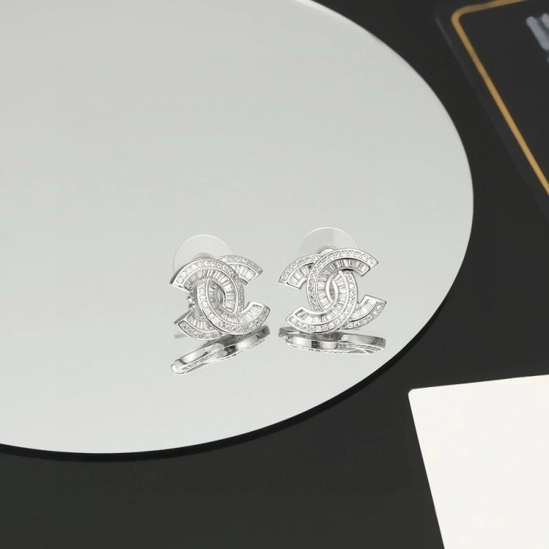 Sophisticated Chanel Earrings 219896