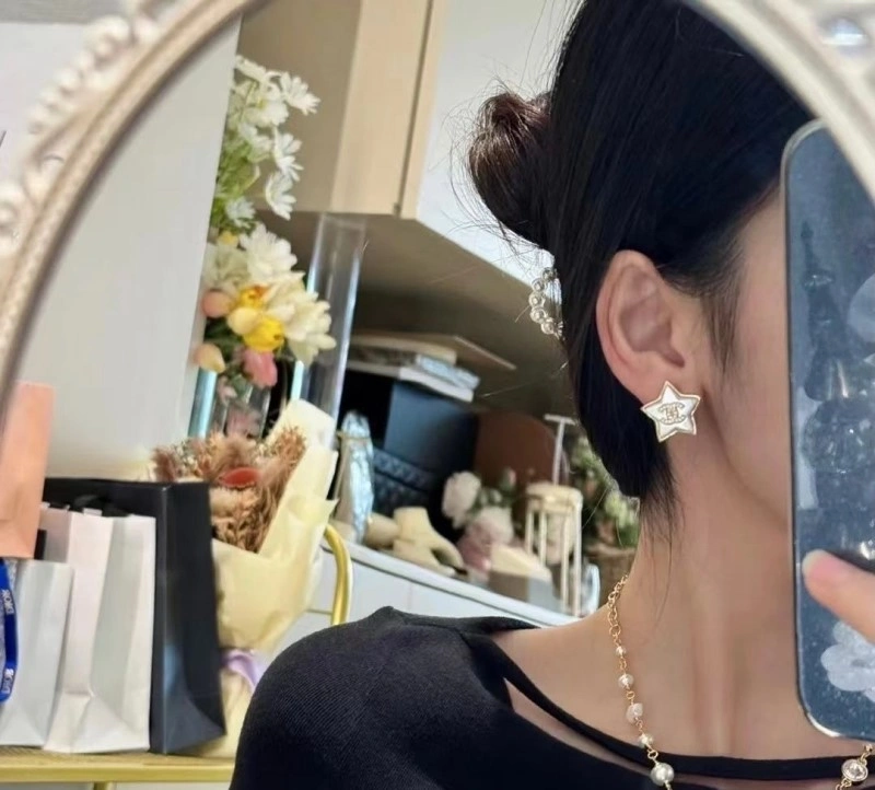 Chanel Earrings Effortless 219871