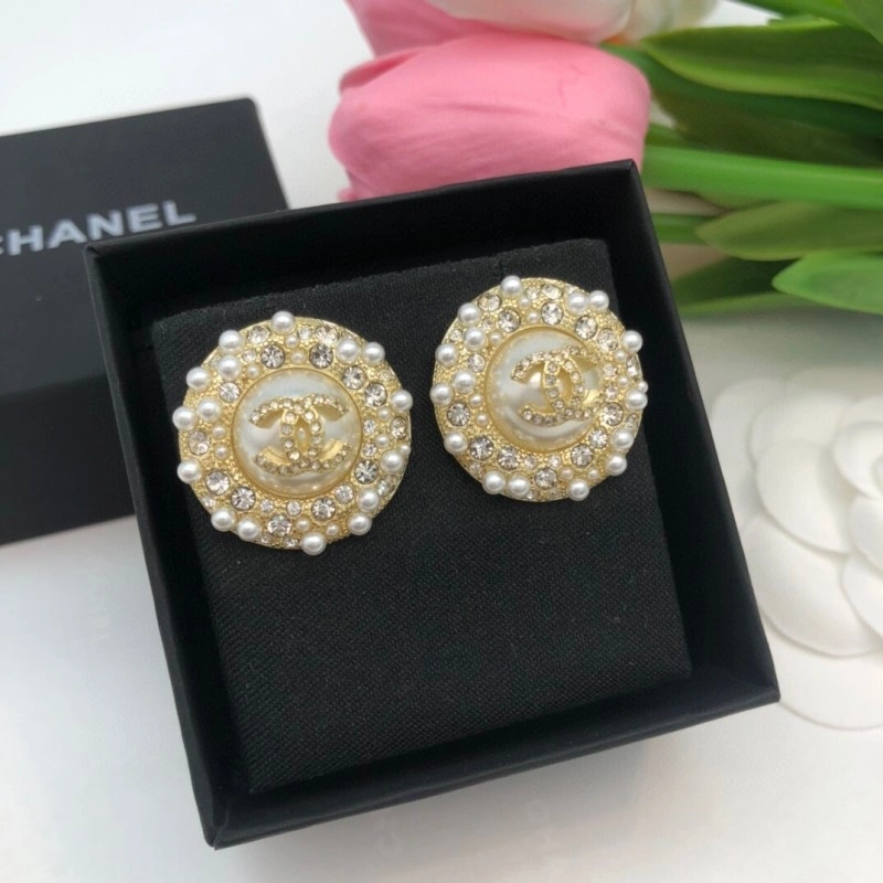 EyeCatching Chanel Earrings 219848
