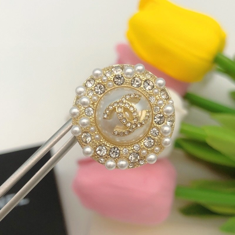 EyeCatching Chanel Earrings 219848