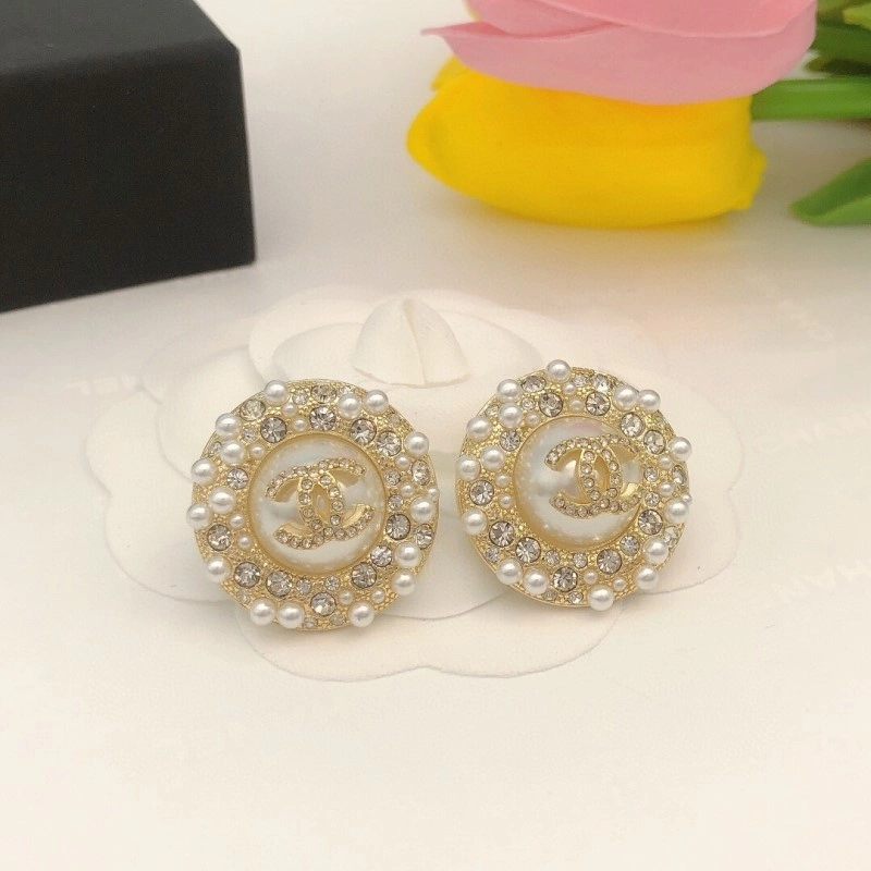 EyeCatching Chanel Earrings 219848