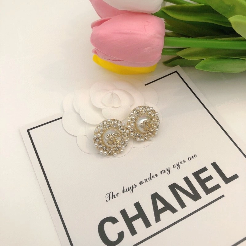 EyeCatching Chanel Earrings 219848