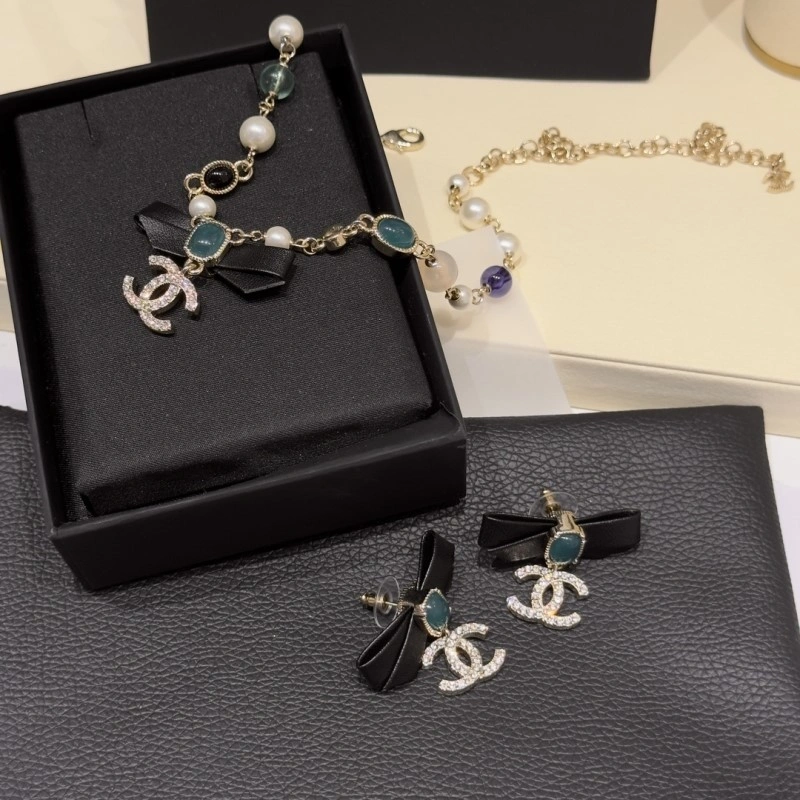 Elegant Chanel Earrings 219818