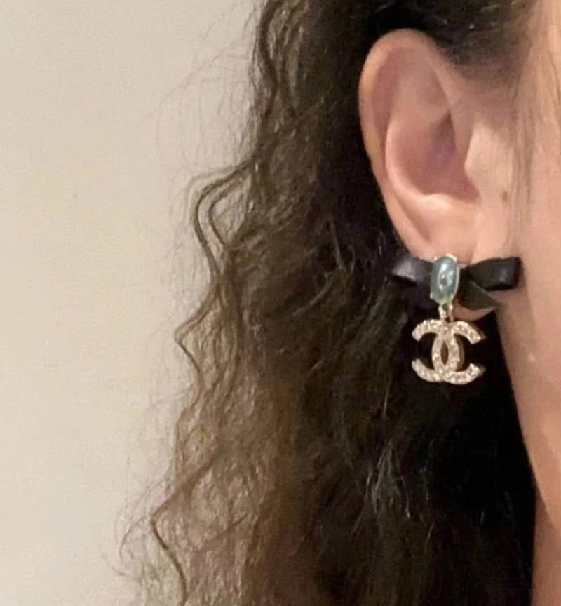 Elegant Chanel Earrings 219818
