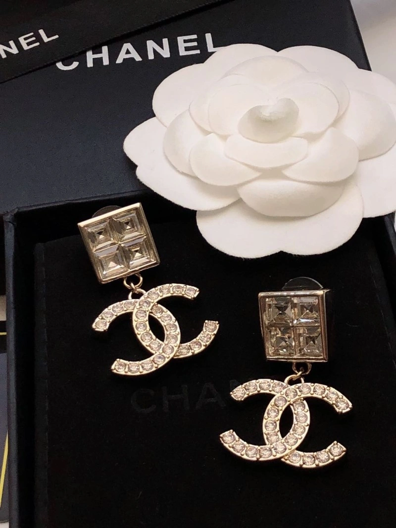 Compact Chanel Earrings 219802