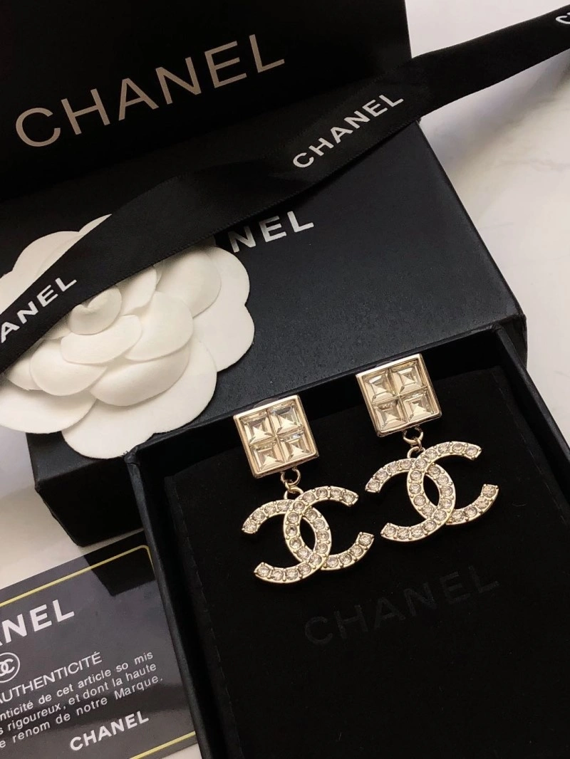 Compact Chanel Earrings 219802