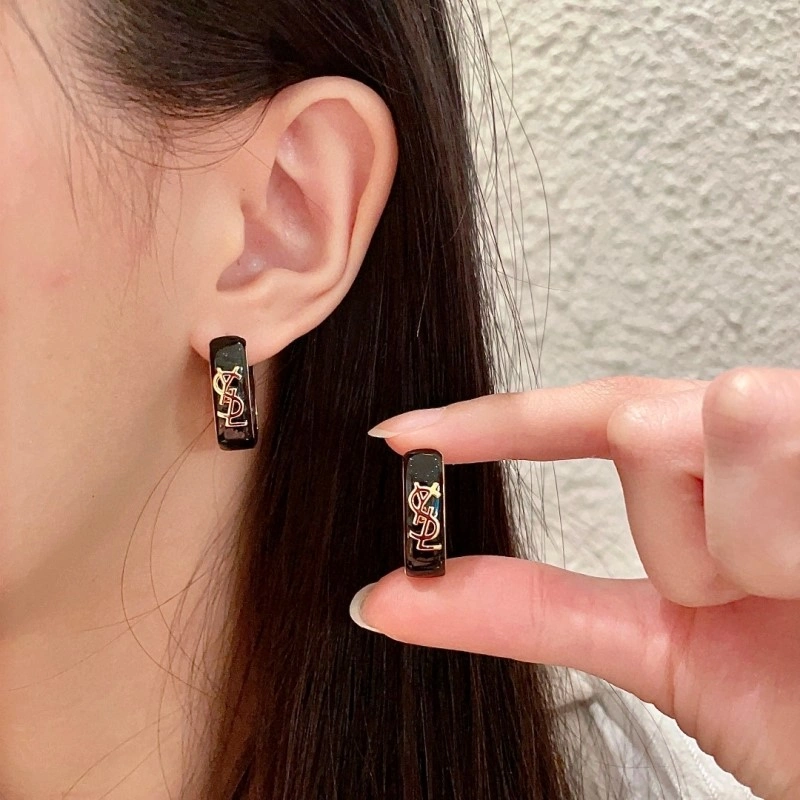 Chic Chanel Earrings 219782