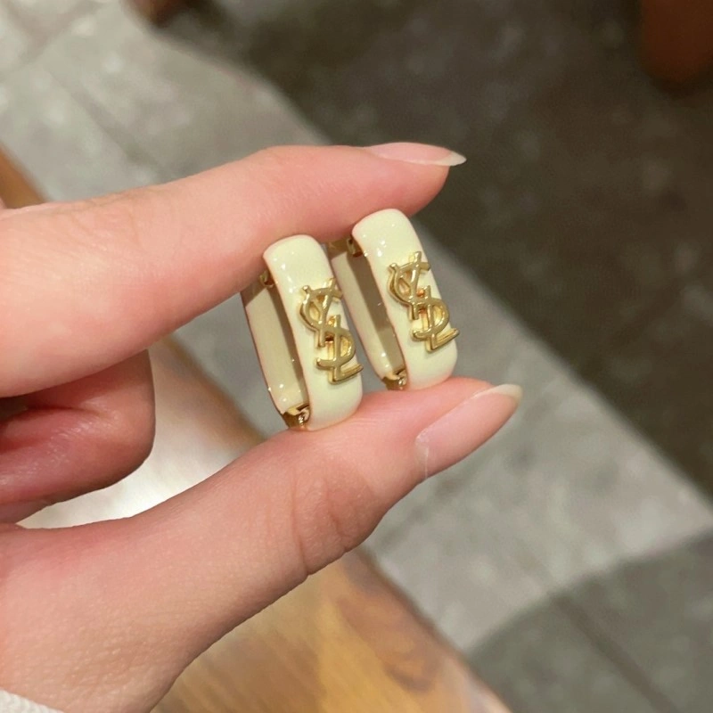 MoistureWicking Chanel Earrings 219790