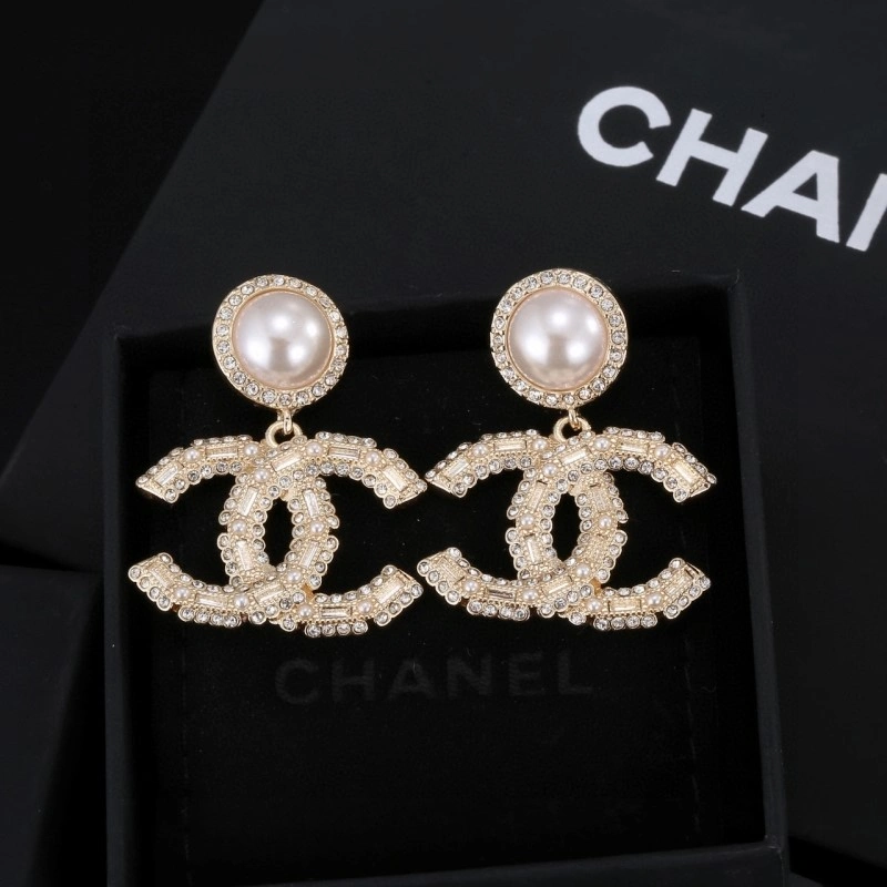 Comfortable Chanel Earrings 219677