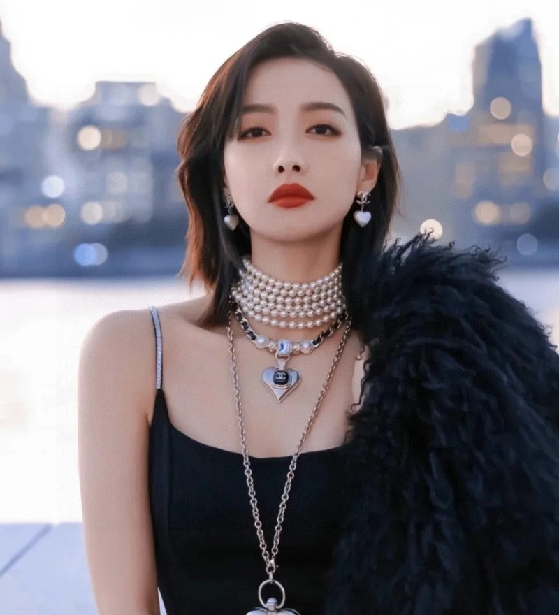Sleek Chanel Earrings 219737