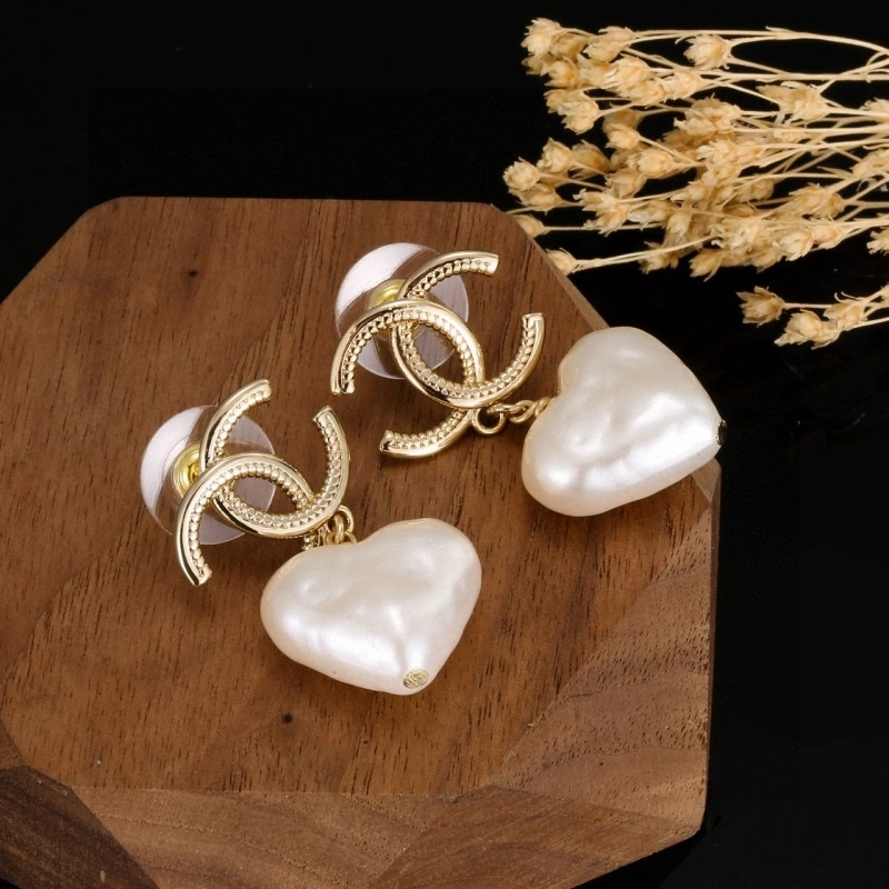 Sleek Chanel Earrings 219737