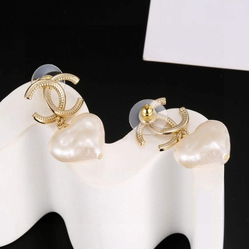 Sleek Chanel Earrings 219737