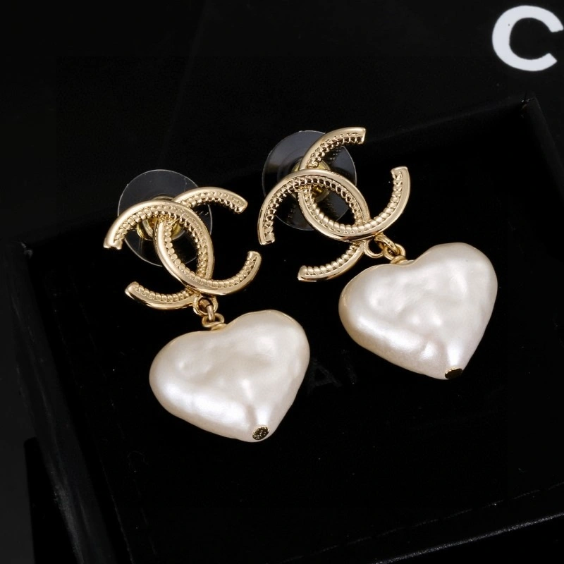 Sleek Chanel Earrings 219737