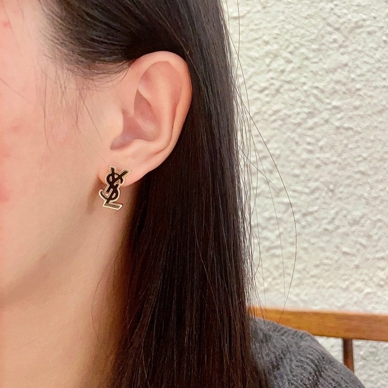 WaterResistant Chanel Earrings 219675