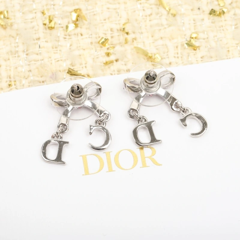 EyeCatching Chanel Earrings 219665