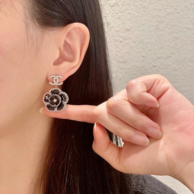 WrinkleFree Chanel Earrings 219652