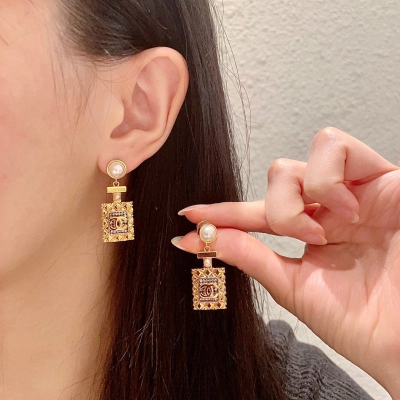 HighQuality Chanel Earrings 219570