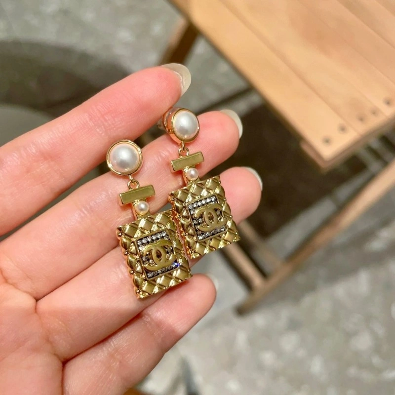HighQuality Chanel Earrings 219570