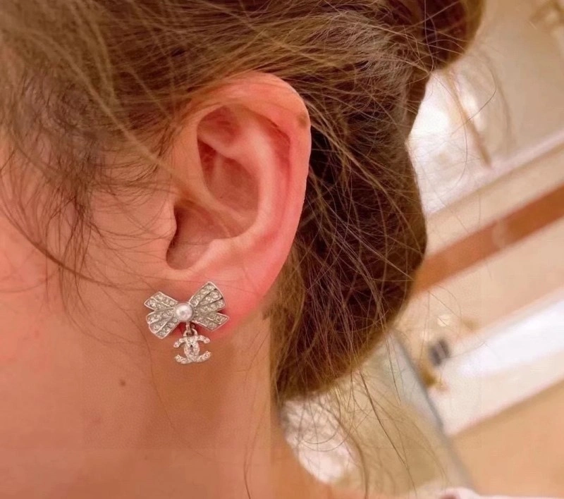 Comfortable Chanel Earrings 219569
