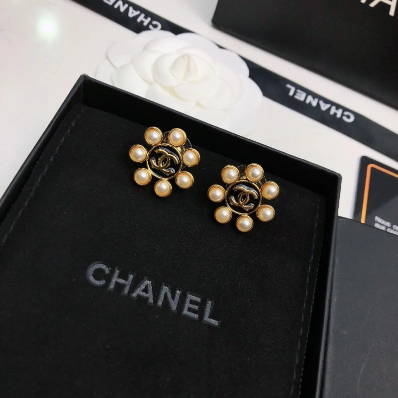 WellDesigned Chanel Earrings 219600