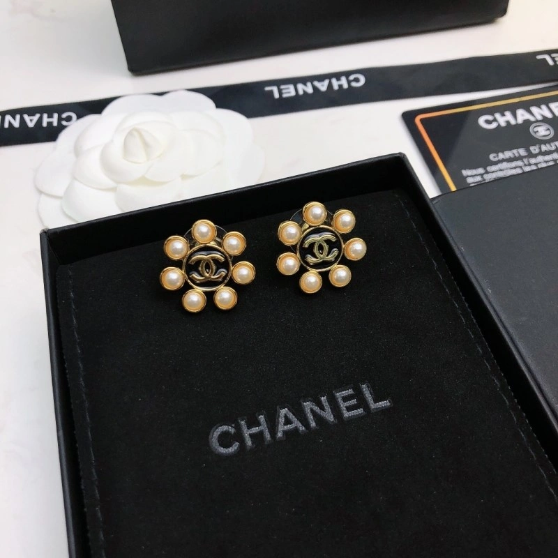 WellDesigned Chanel Earrings 219600