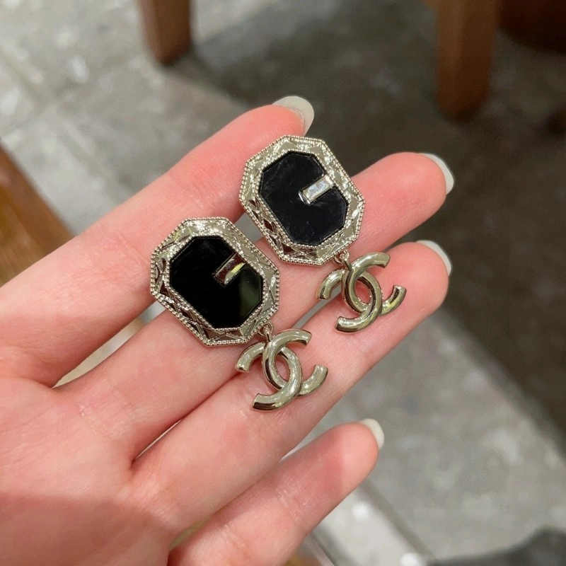 Chanel Earrings Trendsetting 219525