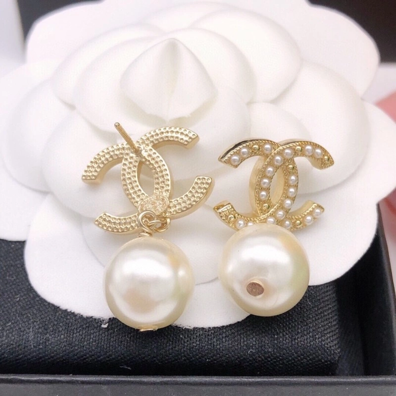Compact Chanel Earrings 219492