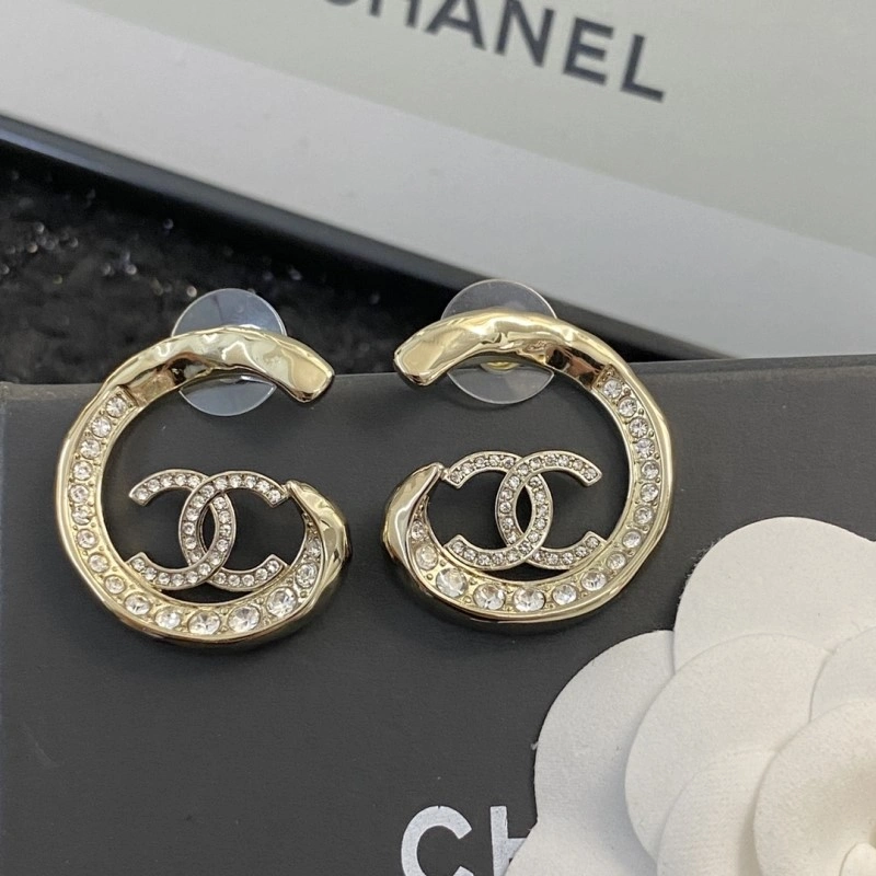 EyeCatching Chanel Earrings 219486