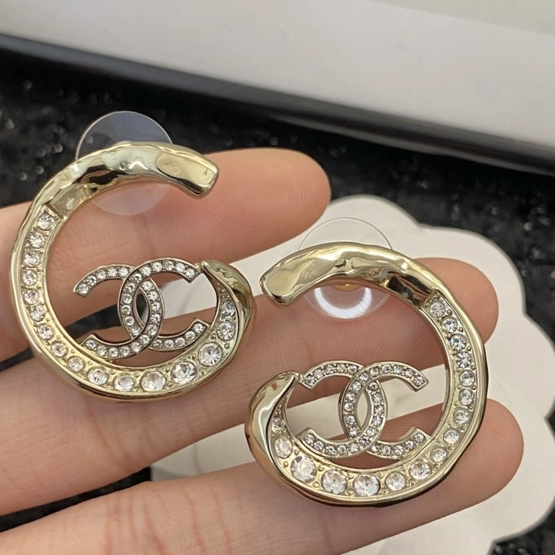 EyeCatching Chanel Earrings 219486