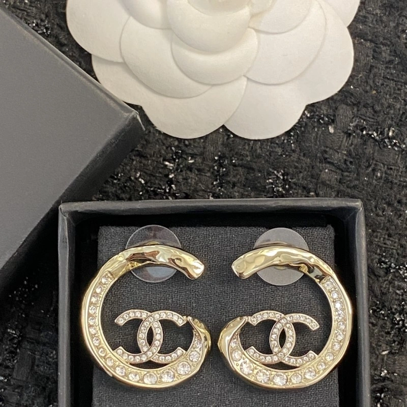 EyeCatching Chanel Earrings 219486