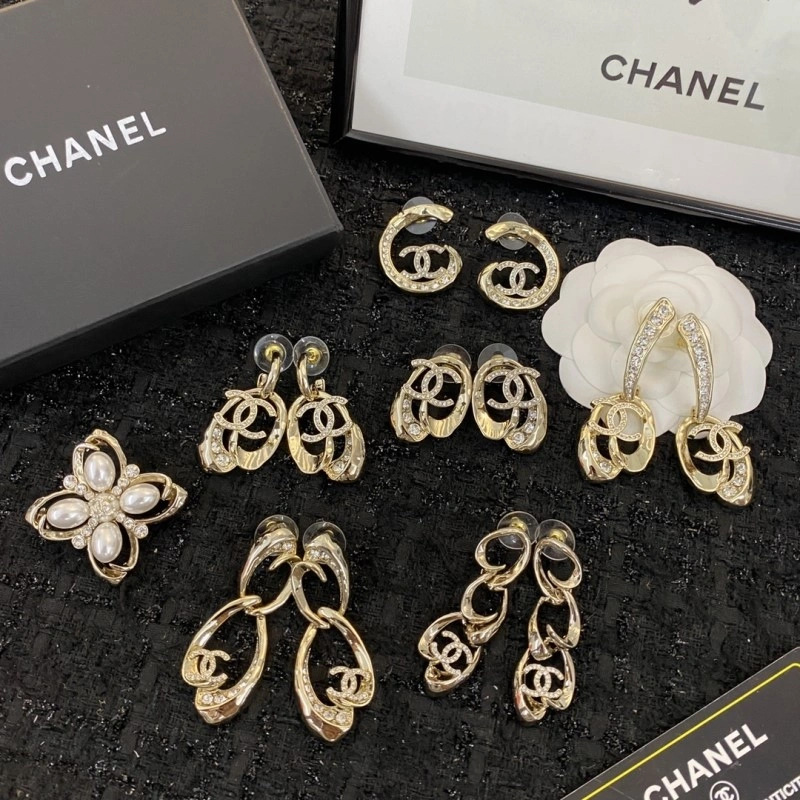 EyeCatching Chanel Earrings 219486