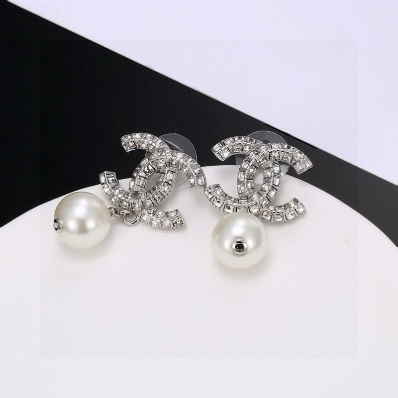 Chanel Earrings Versatile 219436