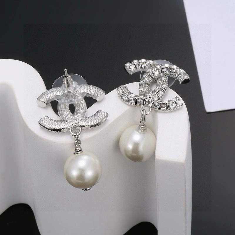 Chanel Earrings Versatile 219436