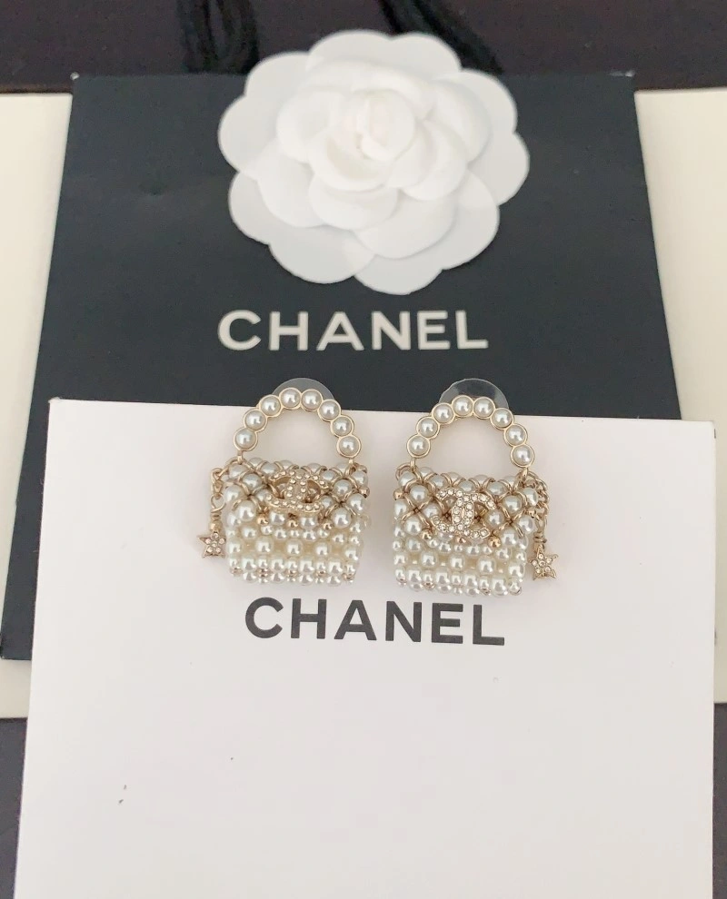 Chic Chanel Earrings 219418