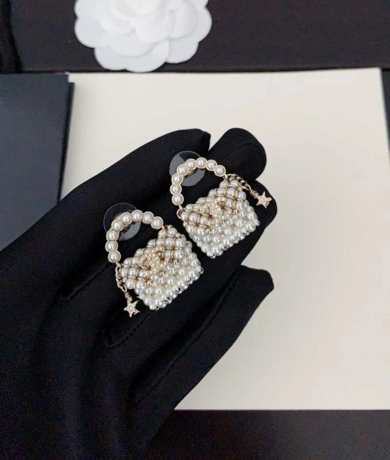 Chic Chanel Earrings 219418