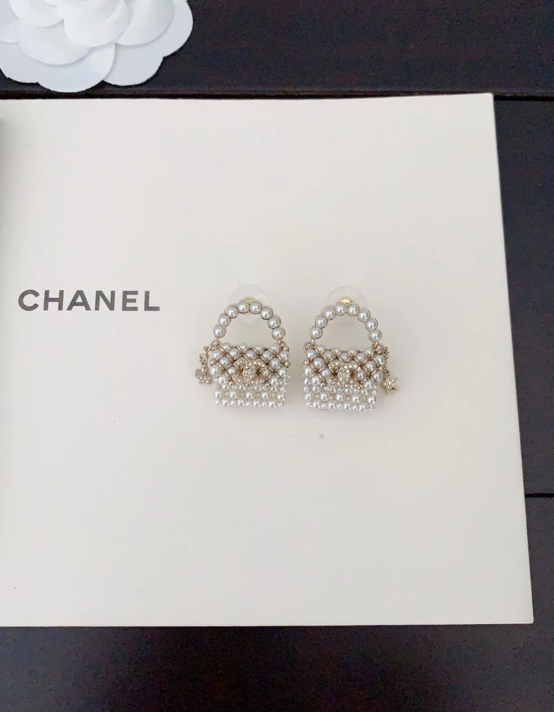 Chic Chanel Earrings 219418