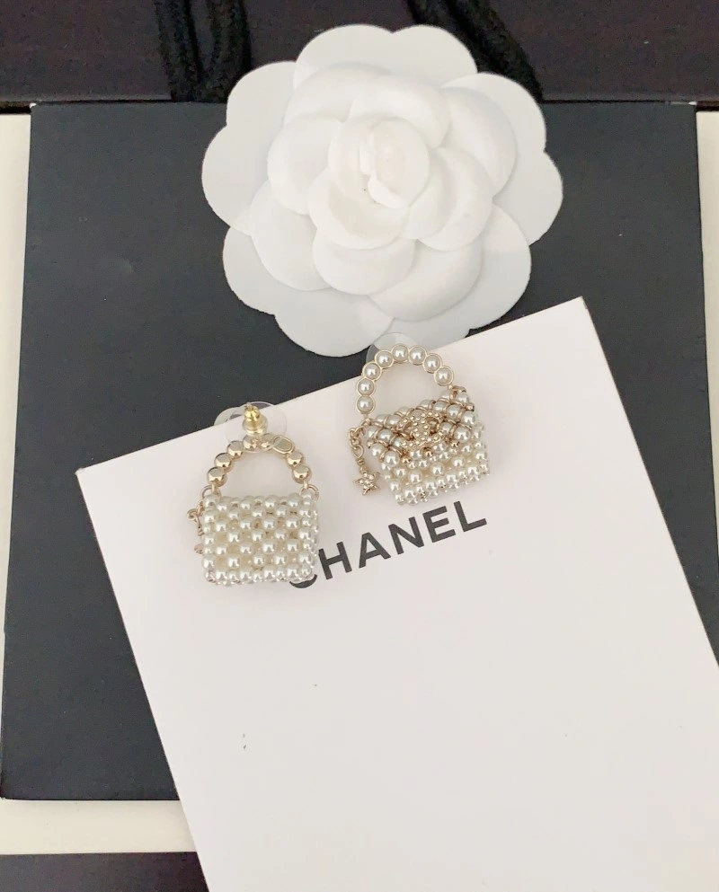 Chic Chanel Earrings 219418