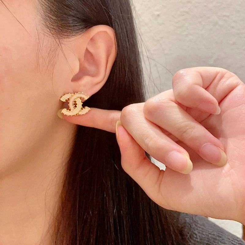 EyeCatching Chanel Earrings 219430