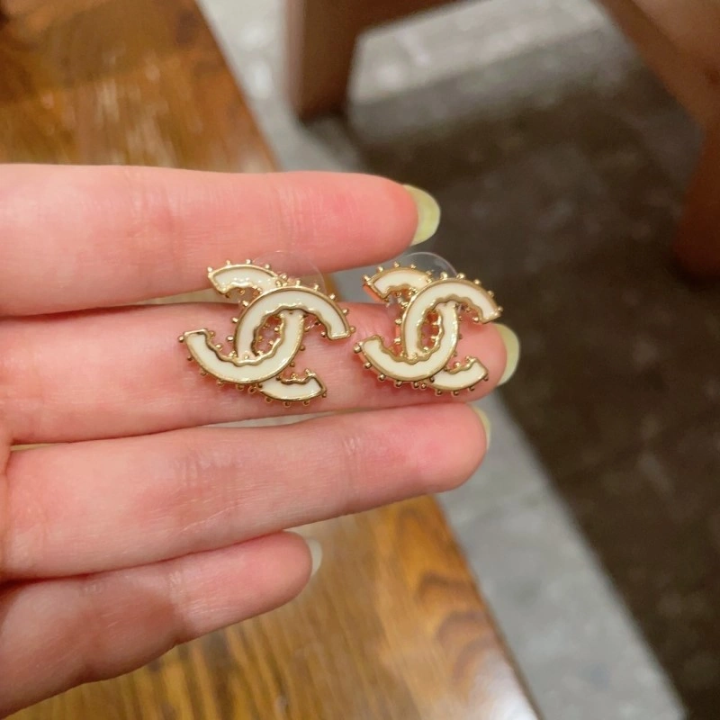 EyeCatching Chanel Earrings 219430
