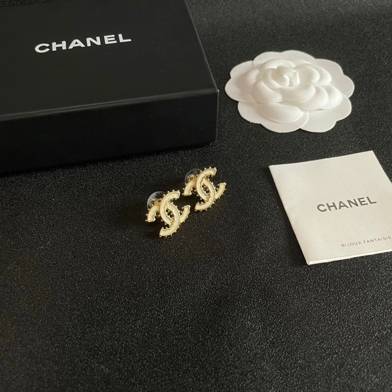 EyeCatching Chanel Earrings 219430